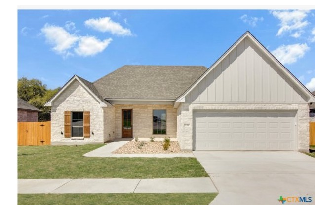 1218 Madyson Lane photo 2